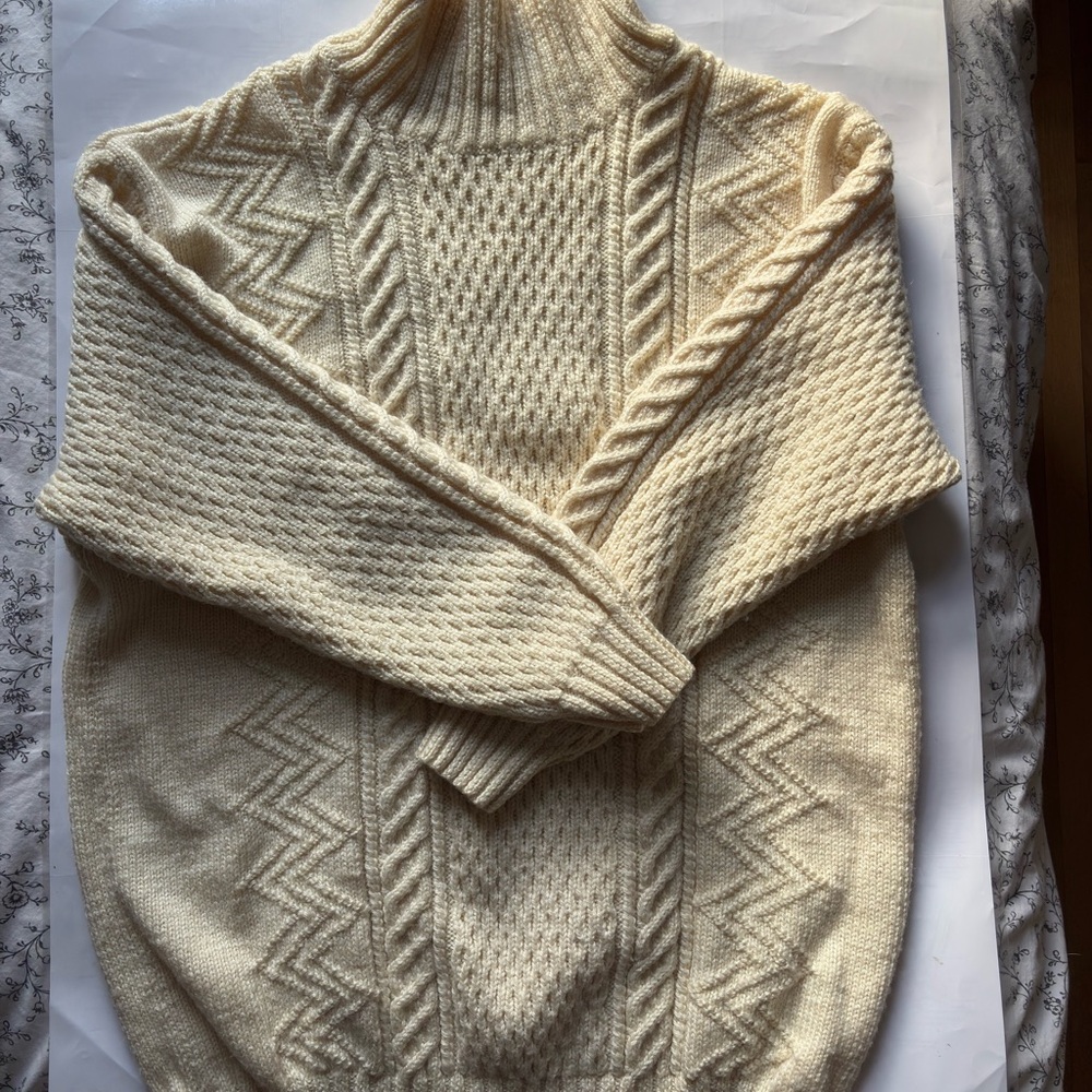 Vintage Cream Cable-Knit Turtleneck Sweater - Picture 3 of 5